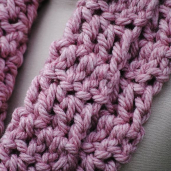 Crochet Dark Pink Thick Cowl/New - Picture 2 of 4